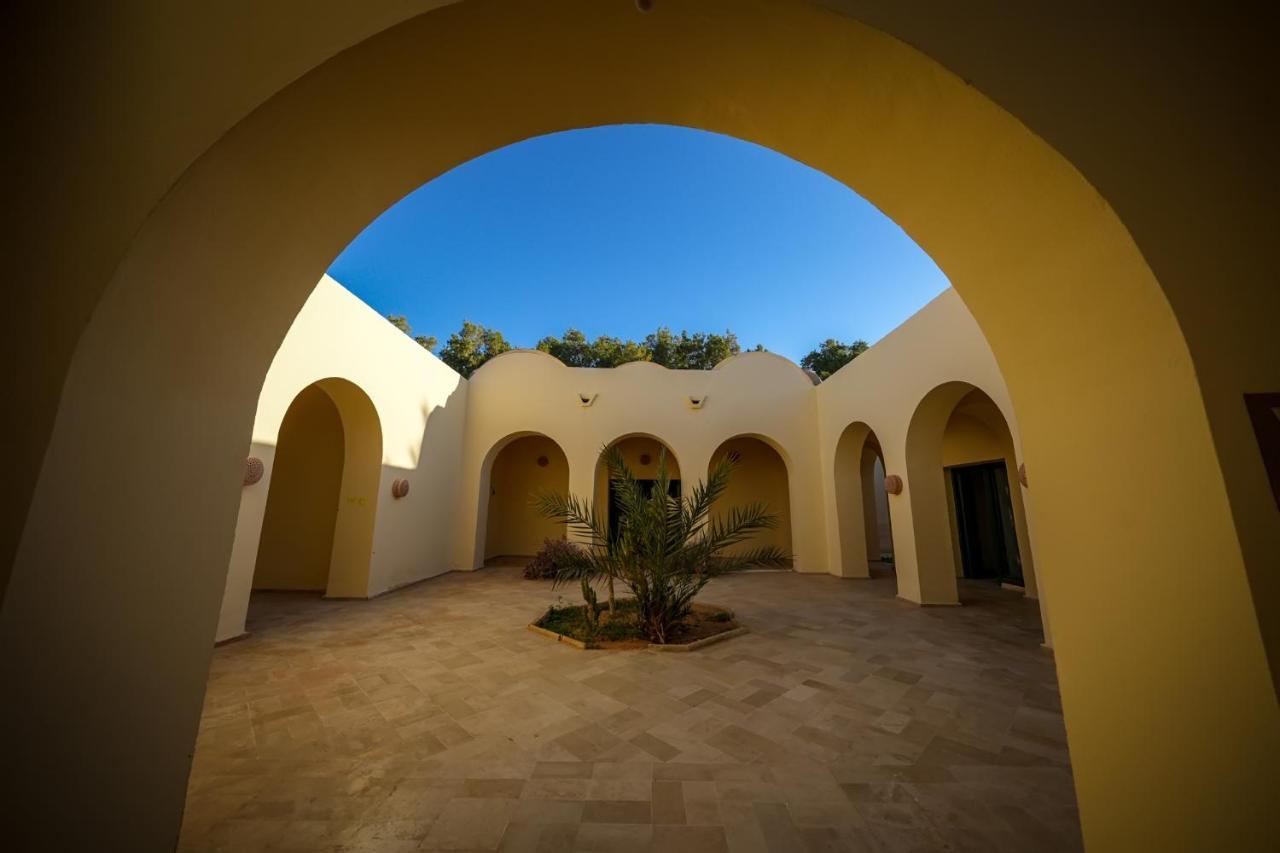 Hotel Pansy Qasr Ghilan Kültér fotó