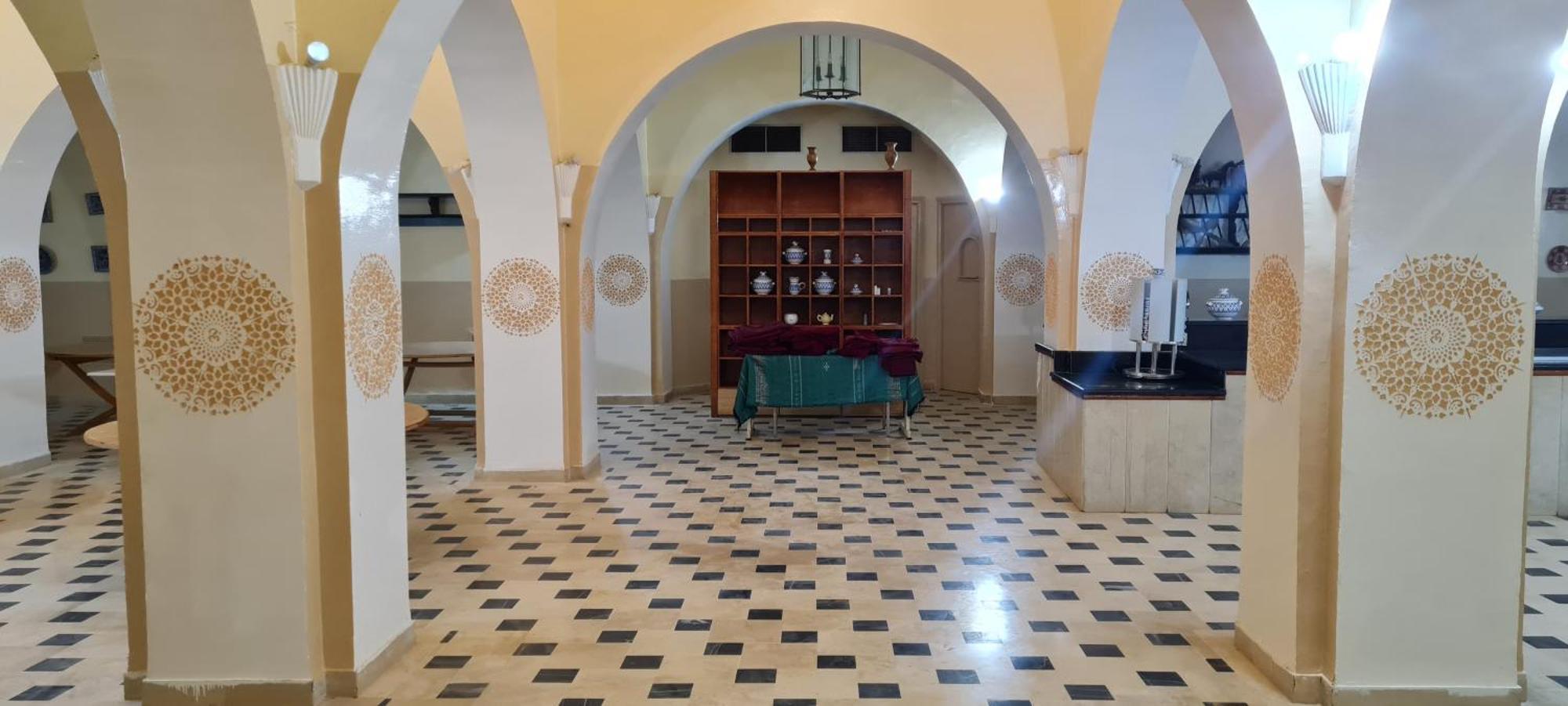 Hotel Pansy Qasr Ghilan Kültér fotó